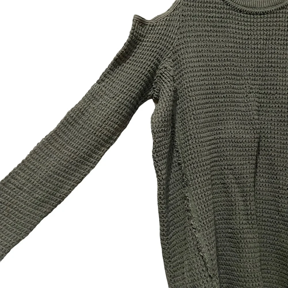 Free People Medium Olive Green Sunrise Cold Shoulder Cut Out Sweater 💯 Cotton R - Picture 5 of 8